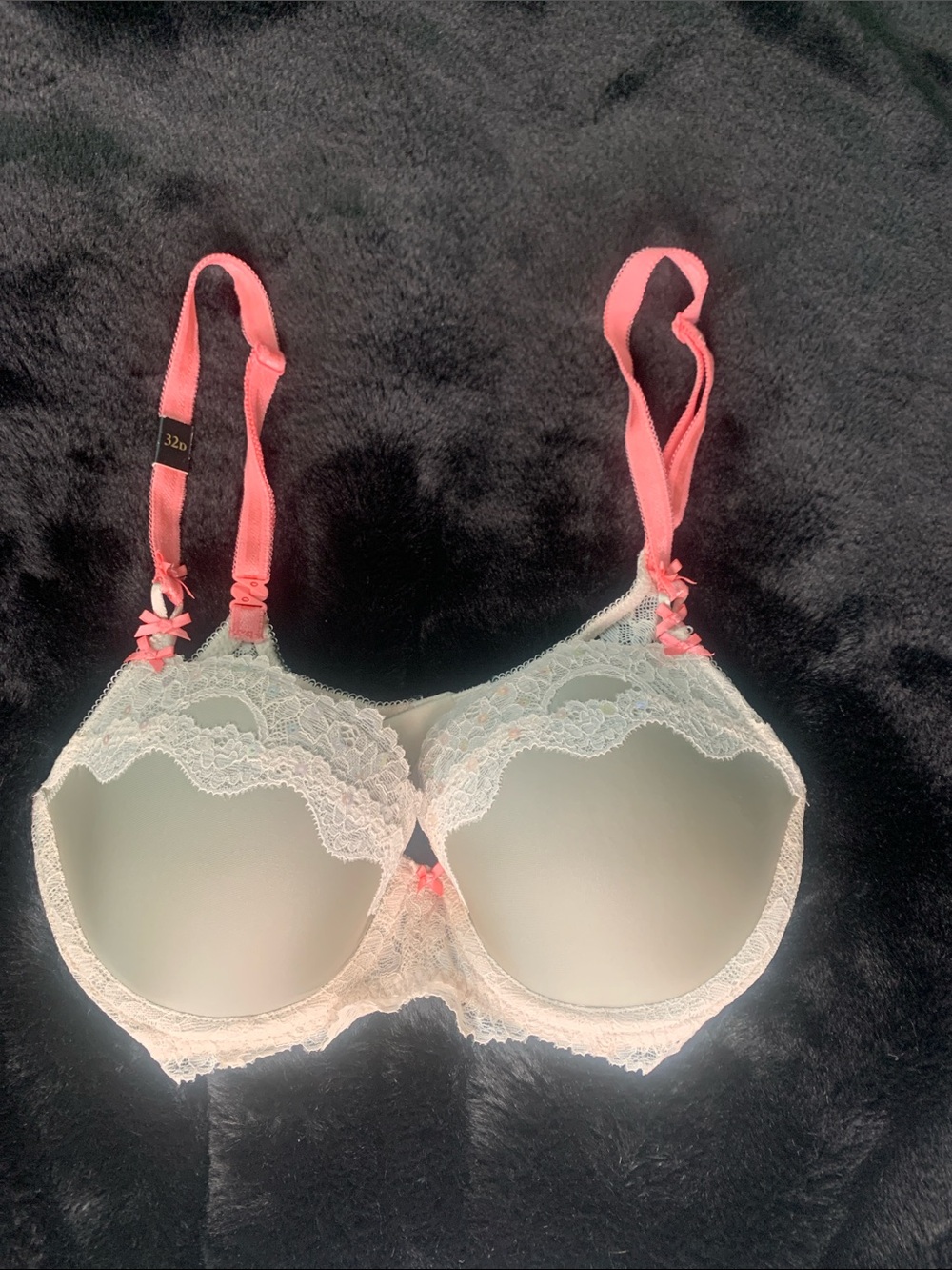 Victoria's Secret Cream Lace Olive 🫒 Underwire Bra with Pink Straps